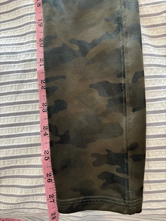 EUC SPANX Matte Green Faux Leather  Camo Leggings Power Waistband - Size Small - Picture 13 of 16